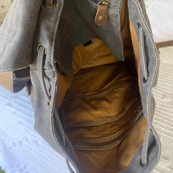 Backpack - Picture 3 of 3